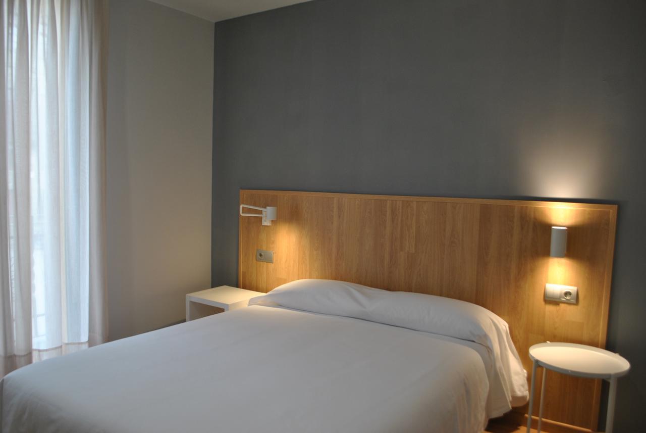 Hostal Universitat Cervera  Eksteriør billede
