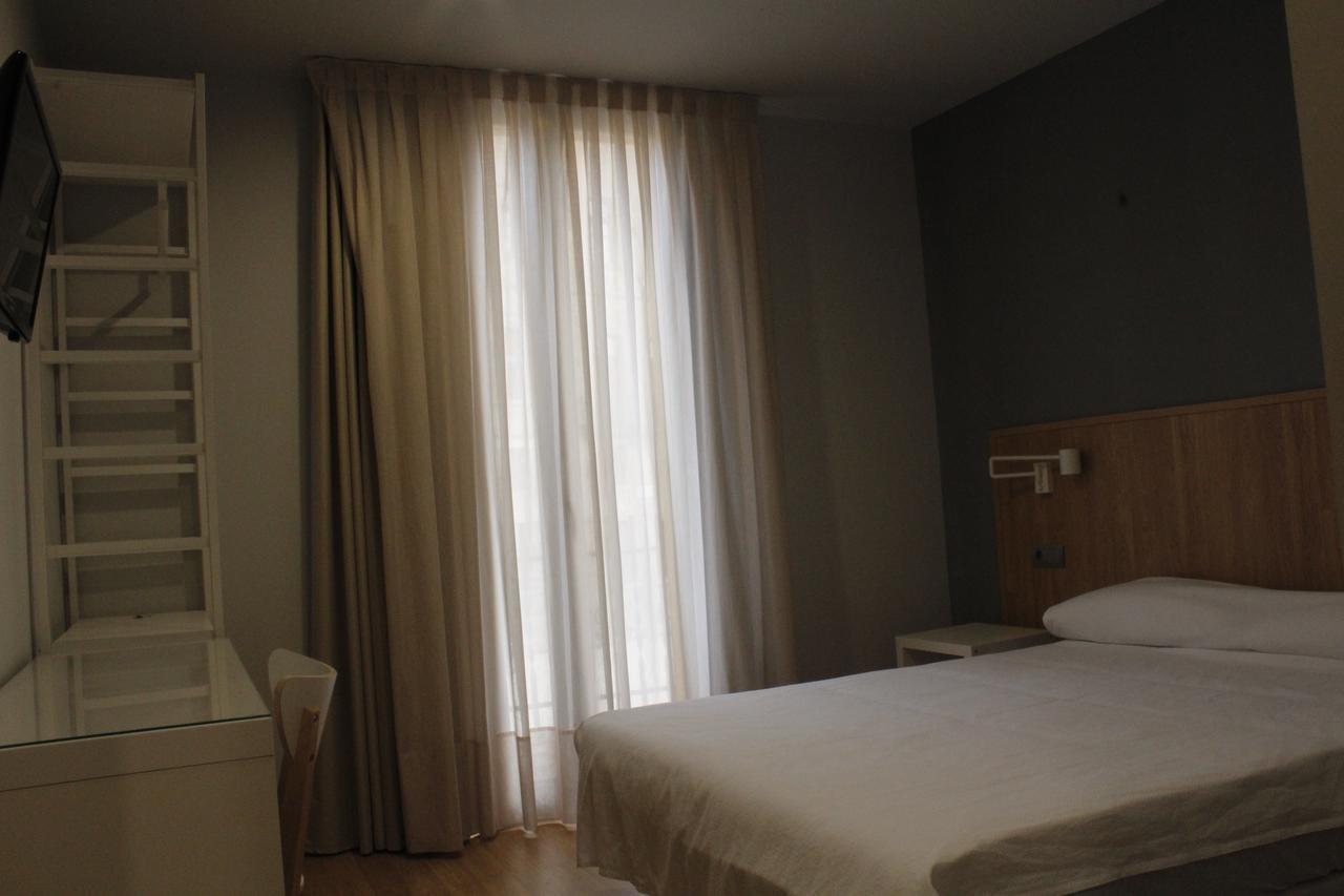 Hostal Universitat Cervera  Eksteriør billede