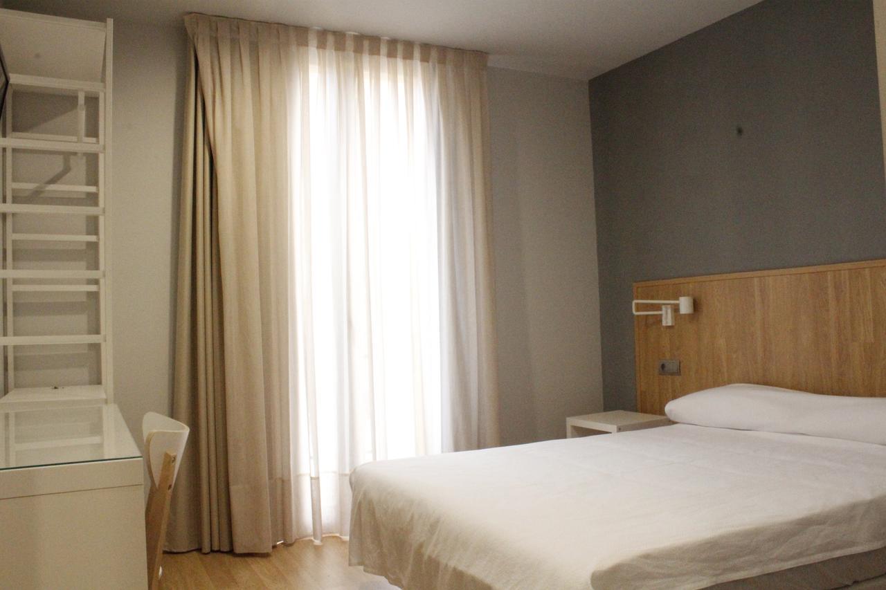 Hostal Universitat Cervera  Eksteriør billede