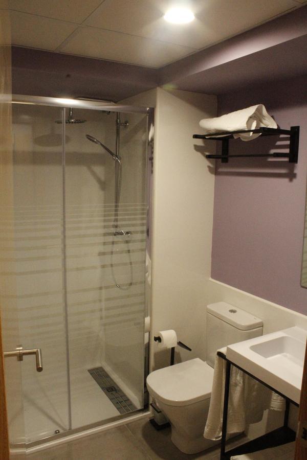 Hostal Universitat Cervera  Eksteriør billede