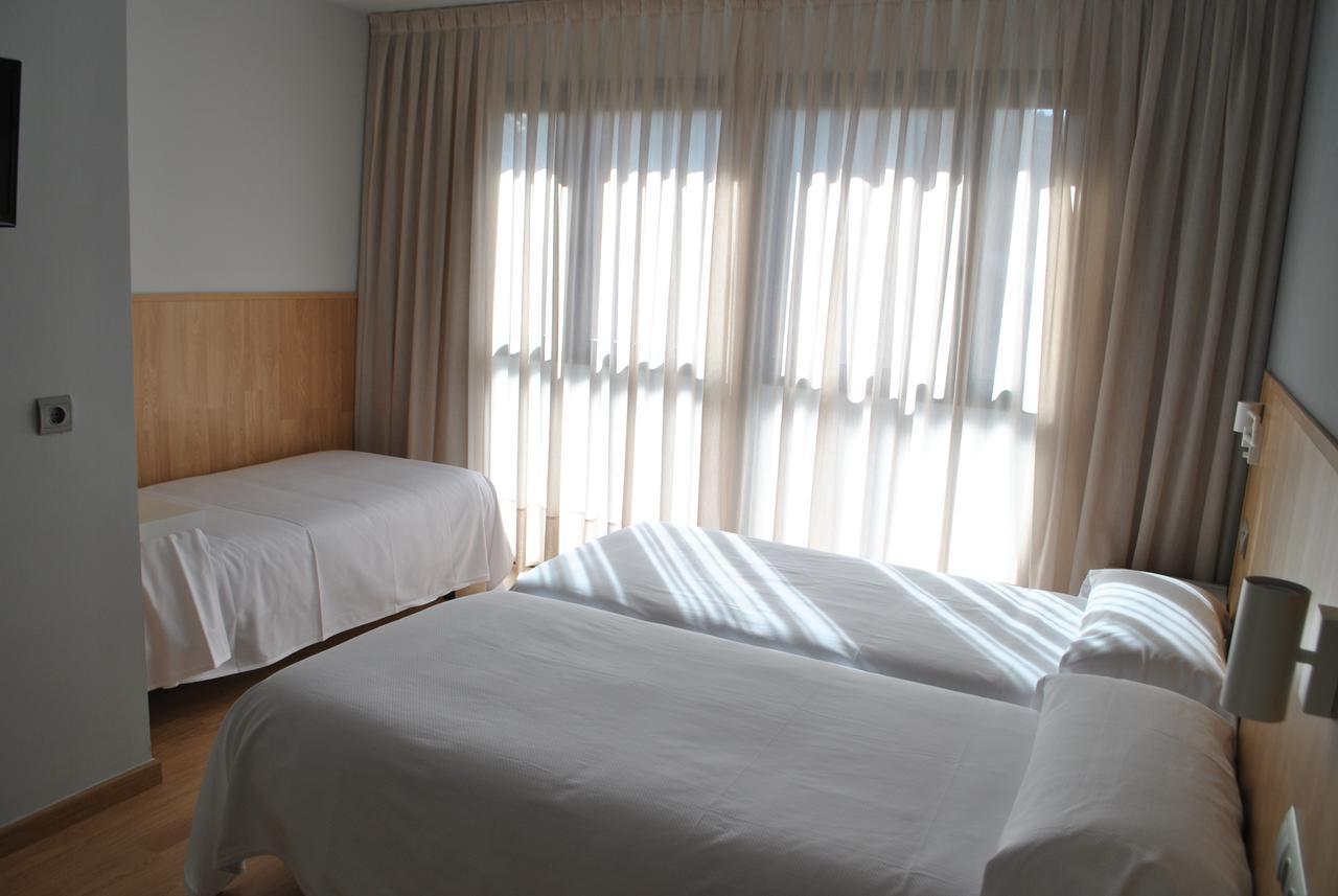 Hostal Universitat Cervera  Eksteriør billede