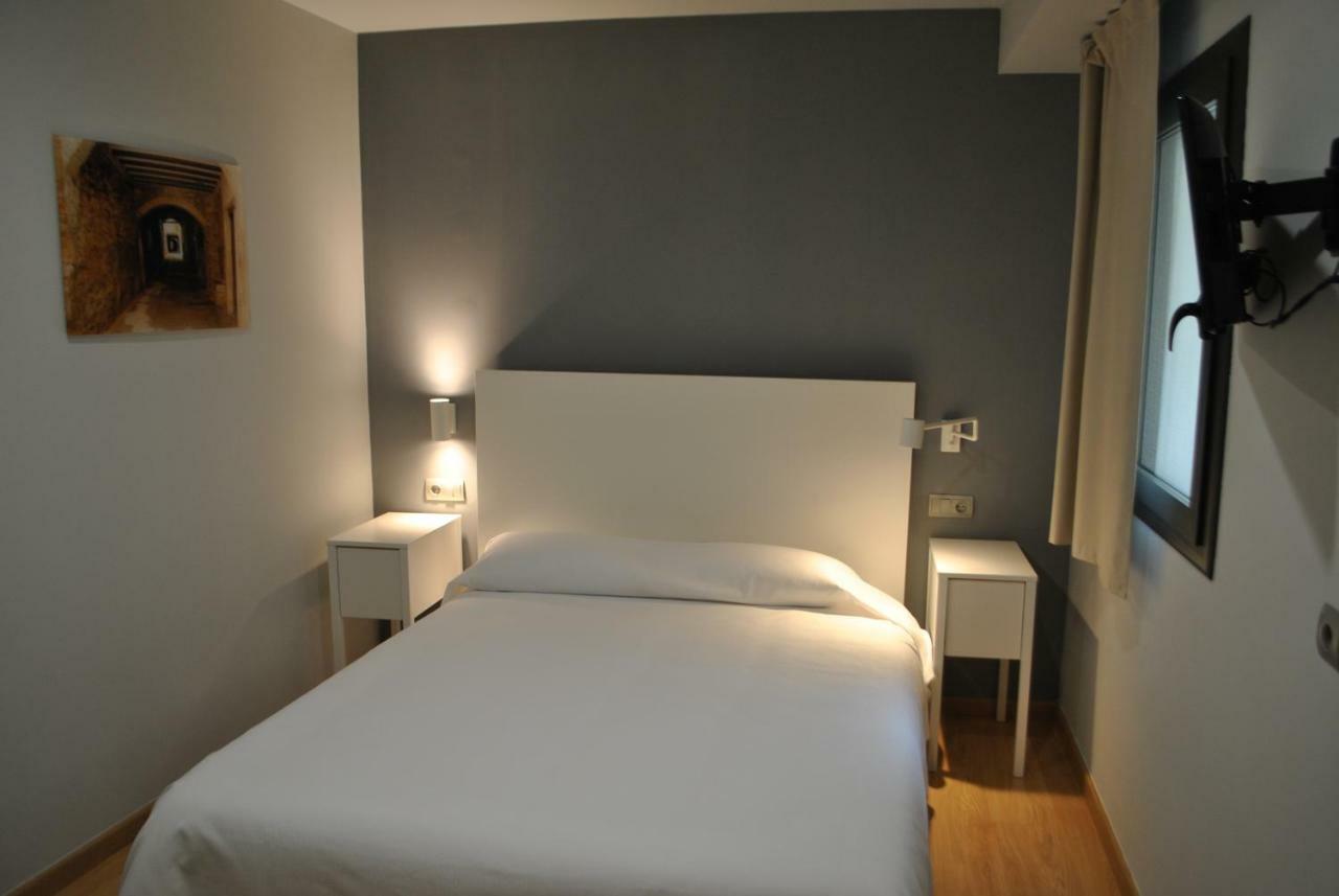 Hostal Universitat Cervera  Eksteriør billede